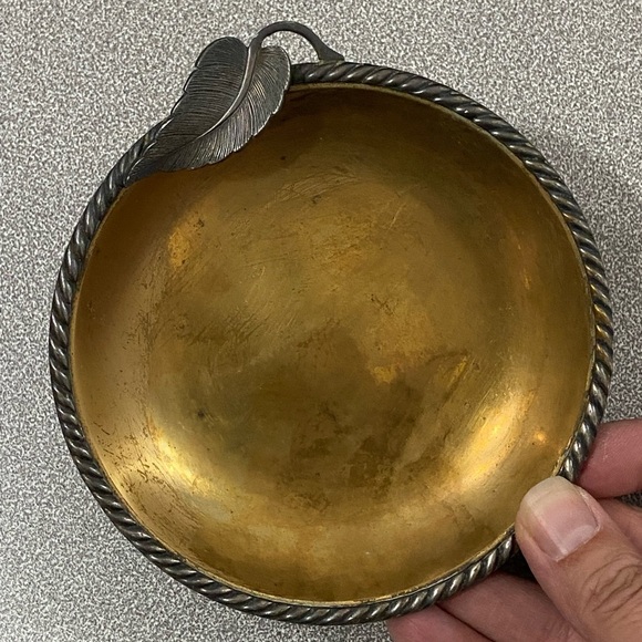 Evans Guilloché Gold tone Brass Trinket Dish with Leaf Art Deco Vintage 50s - Picture 2 of 5